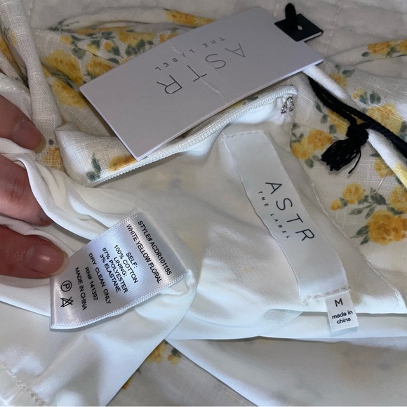 NWT Medium ASTR 100% Cotton Lovegrove Dress in White Yellow Floral $128 Revolve - Picture 15 of 15